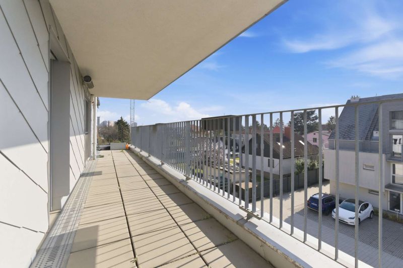 Dachgeschosswohnung mit hochwertigen Ma�m�beln, Terrasse, Klimaanlage & Stellplatz nahe Alten Donau /  / 1220&nbsp;Wien / Bild 8